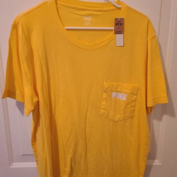 Victoria secret campus tee size large/Xtra large. - Picture 6 of 7